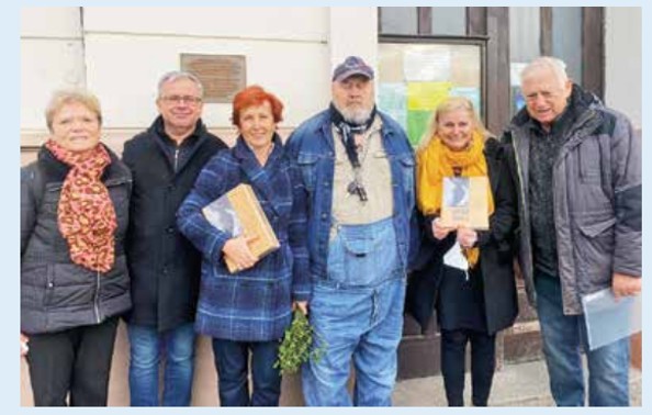 Pamětní deska připomíná časopis Divoké víno