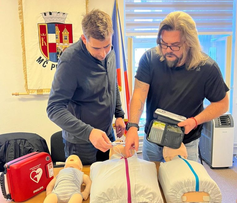 Defibrilátor do každé školy.Unikátní projekt startuje