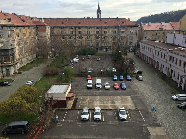 Kasárna Karlín, šance pro téměř tisícovku občanů bez vlastního bydlení.